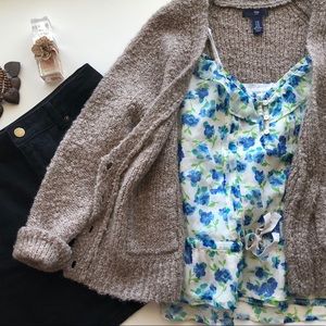 💐SALE! A&F White Floral Tank Top 🌼